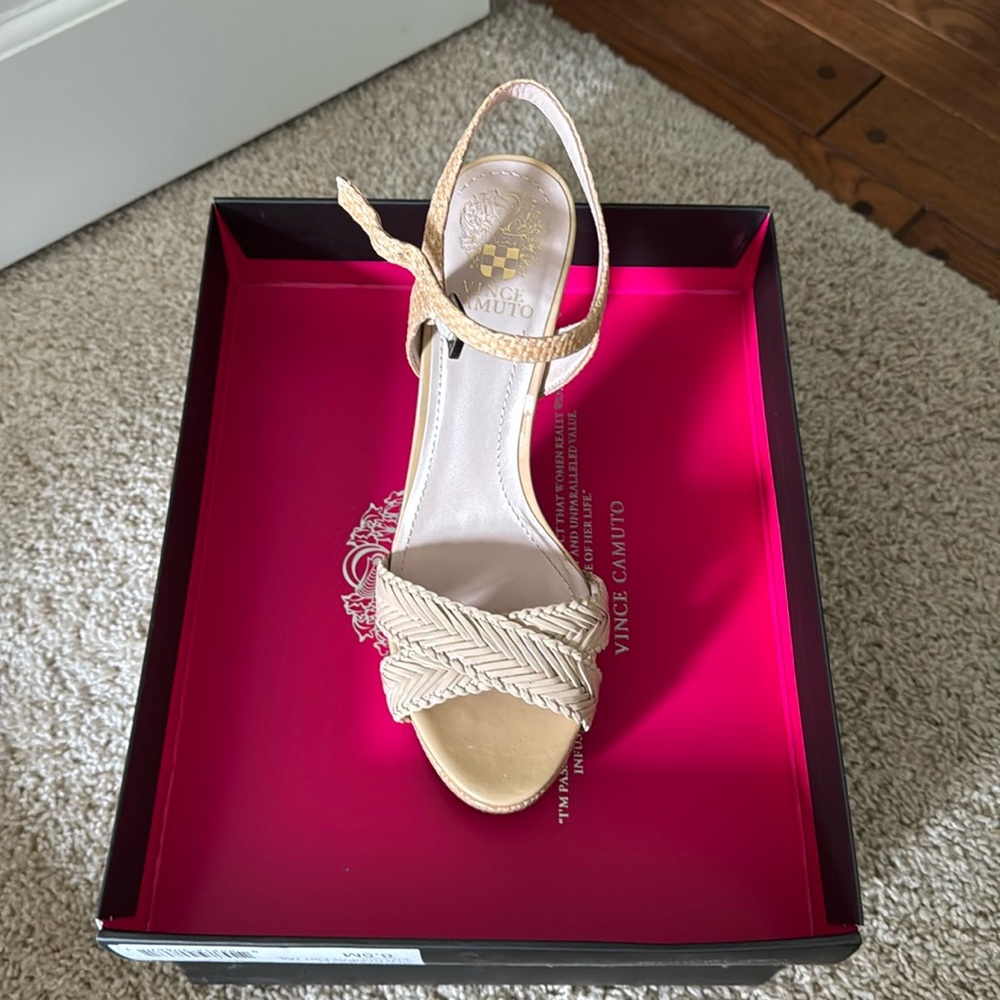 Like new Vince Camino VC-CAMRYN size 8.5